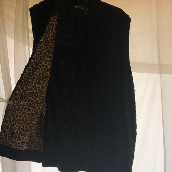 Vest - Picture 2 of 5